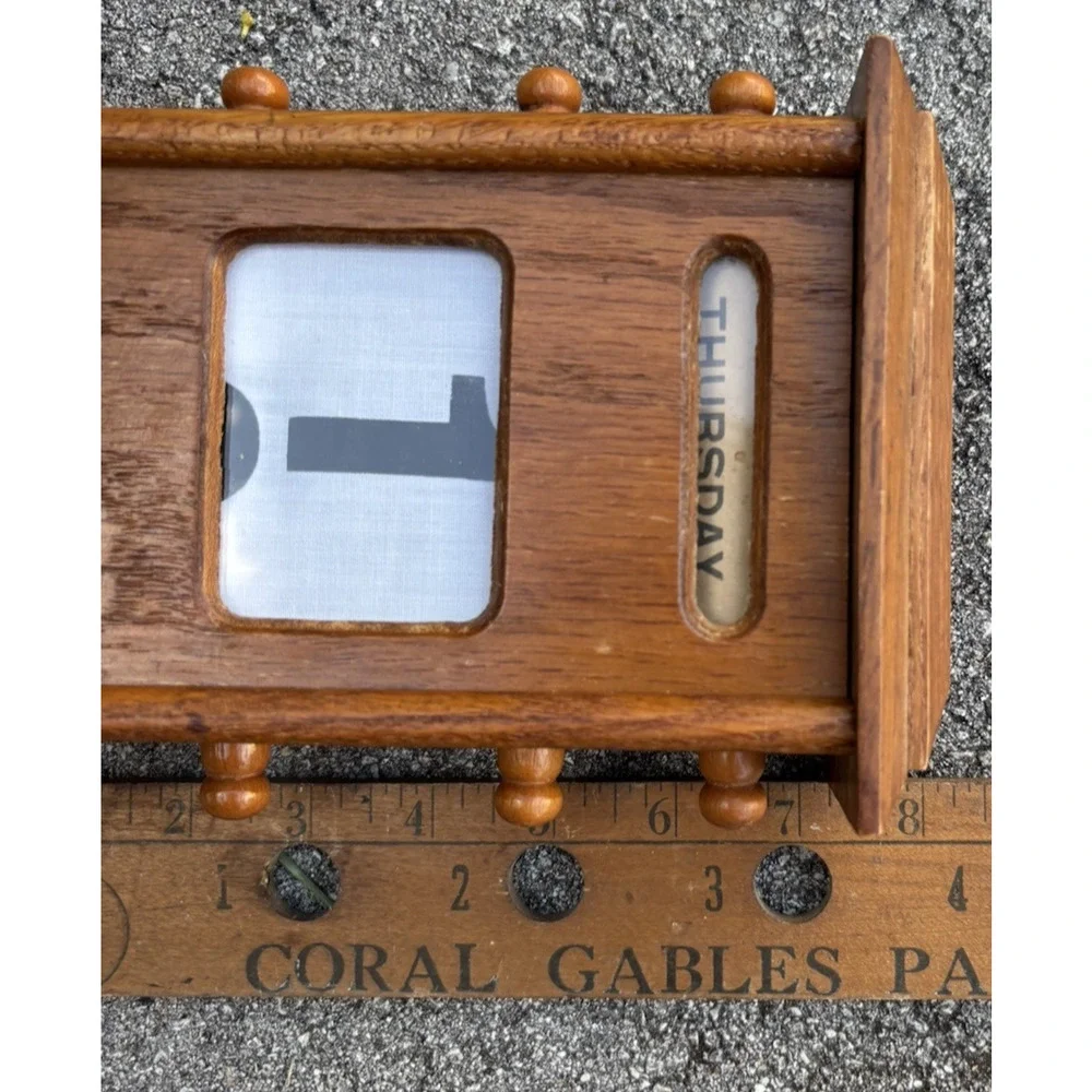 ANTIQUE PERPETUAL WOOD VICTORIAN CALENDAR IN BEAUTIFUL SHAPE 1900'S ?